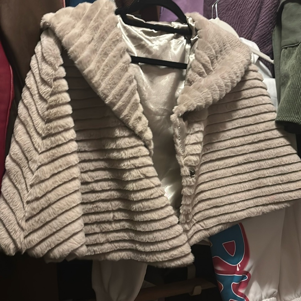 Elegant Cream Faux Fur Women's Cape